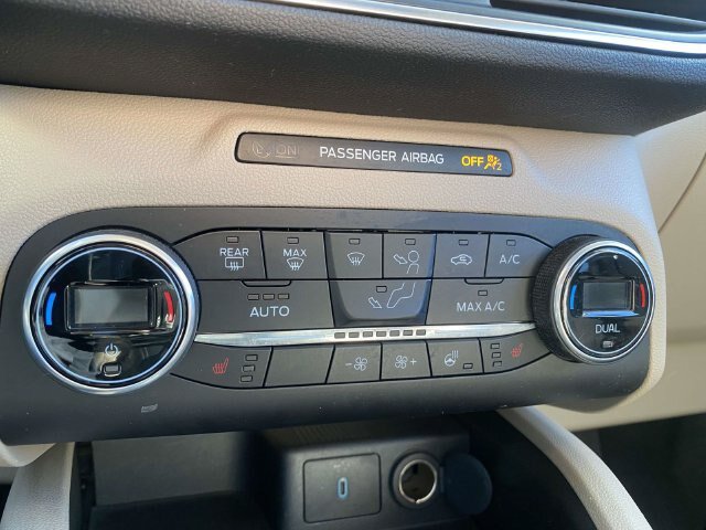 Certified 2020 Ford Escape Titanium AWD/4WD image 28