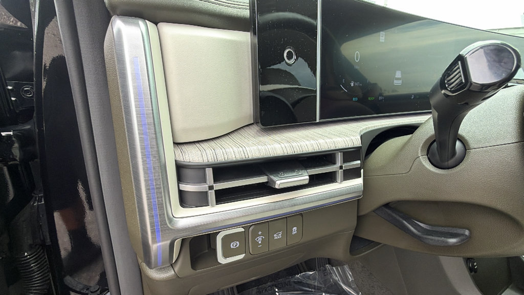 Used 2025 Hyundai Santa Fe Calligraphy FWD image 15