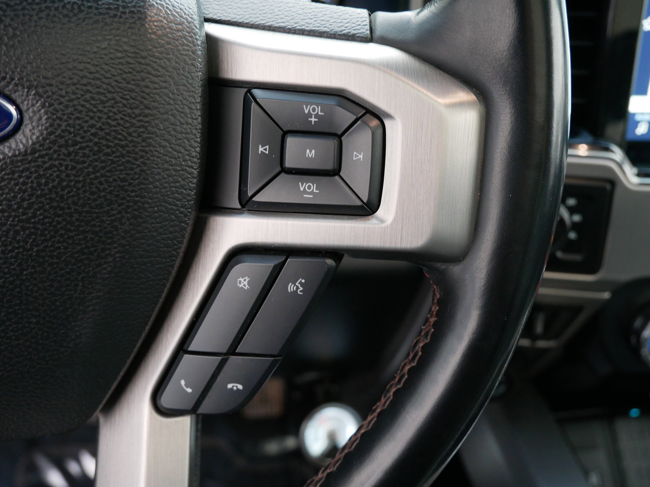 Certified 2022 Ford F350 Platinum w/ FX4 Off-Road Package image 15