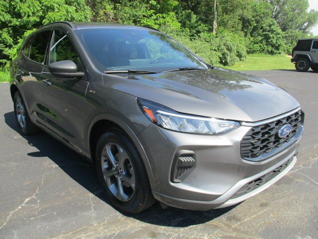 Certified 2023 Ford Escape ST-Line w/ Tech Pack #1 AWD/4WD image 3