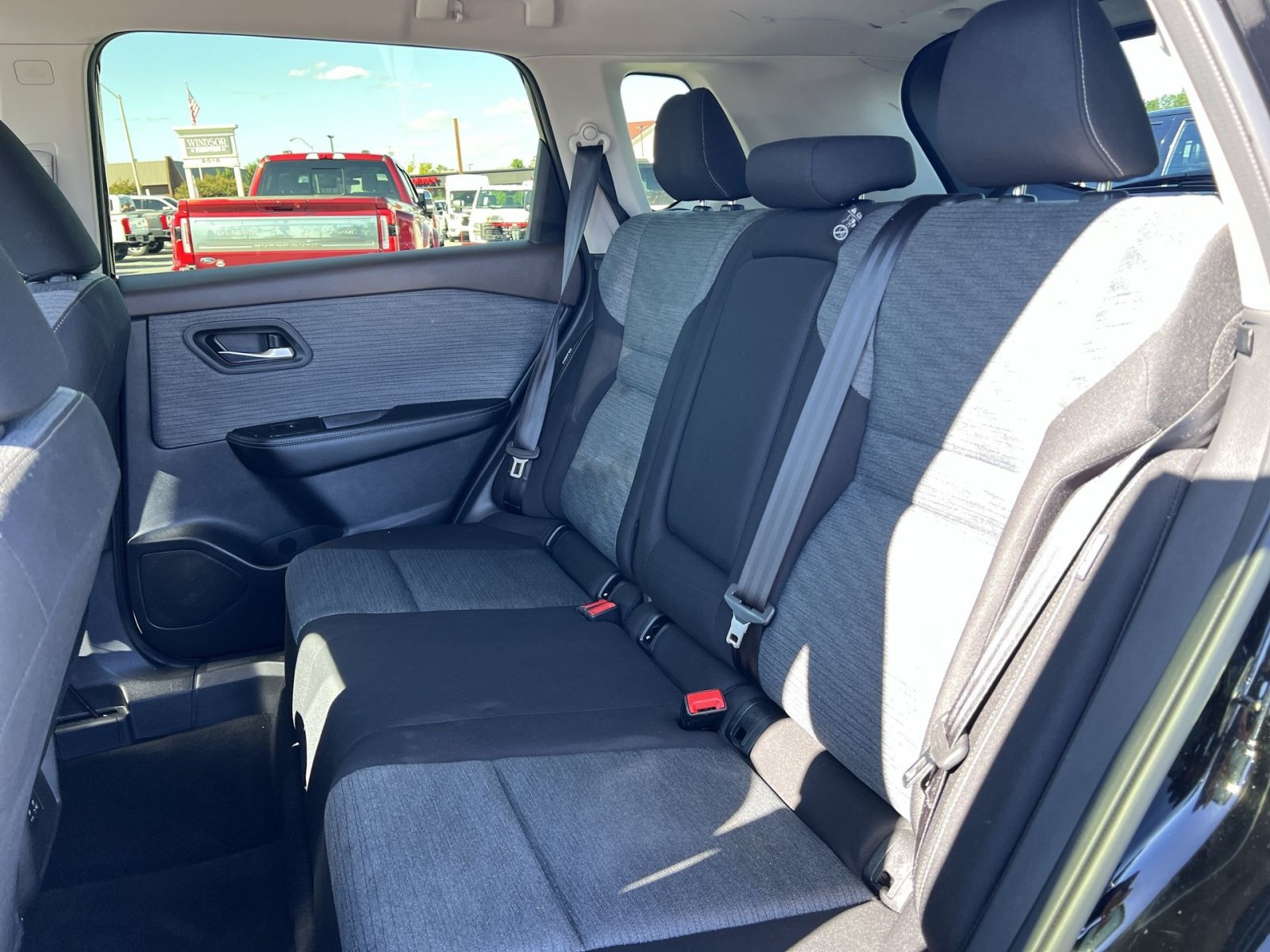Used 2023 Nissan Rogue SV AWD/4WD image 23