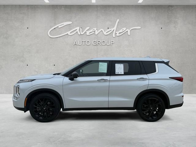 Used 2023 Mitsubishi Outlander SE Black Edition FWD image 13
