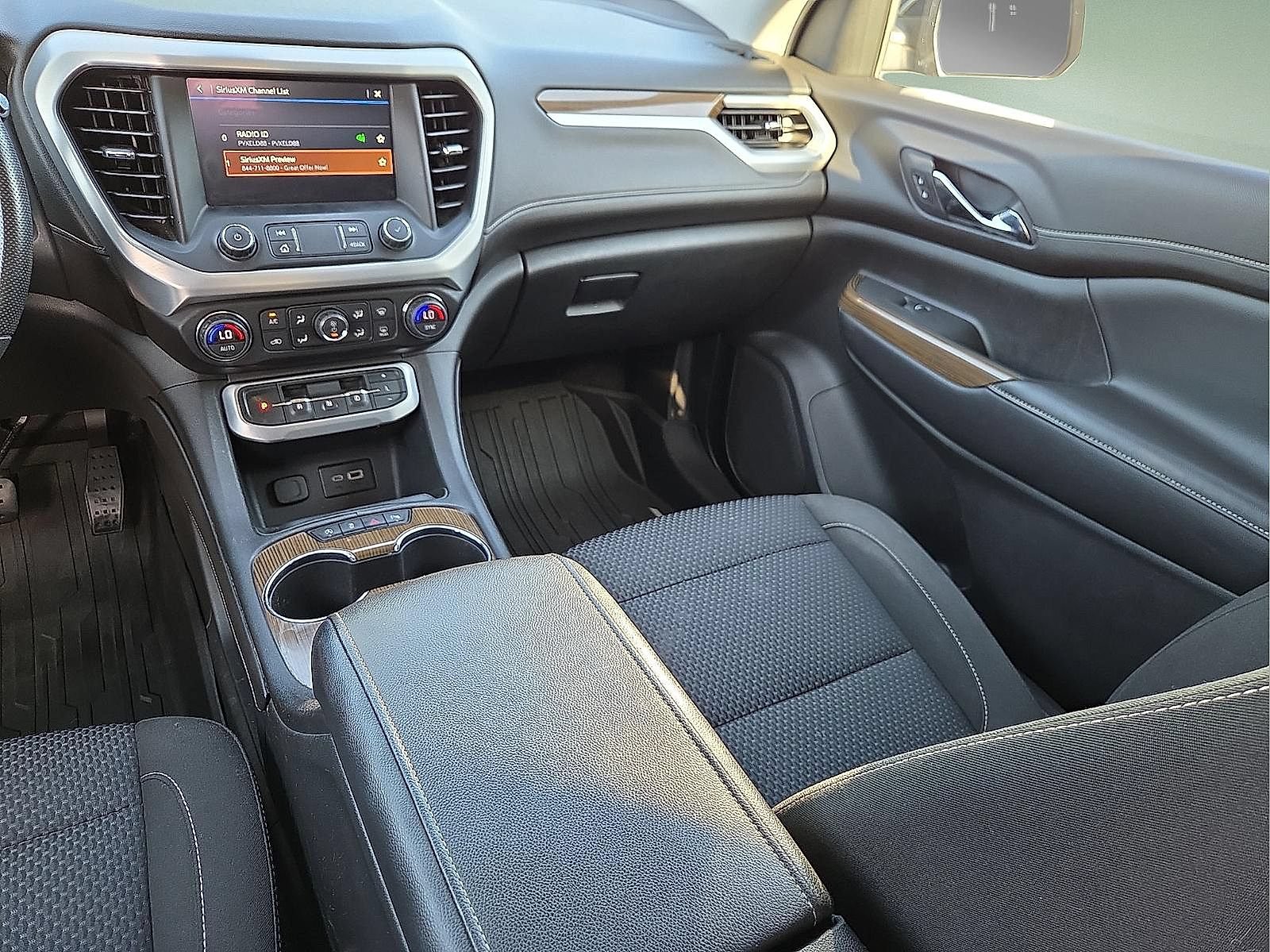 Used 2021 GMC Acadia SLE w/ Driver Convenience Package FWD image 12