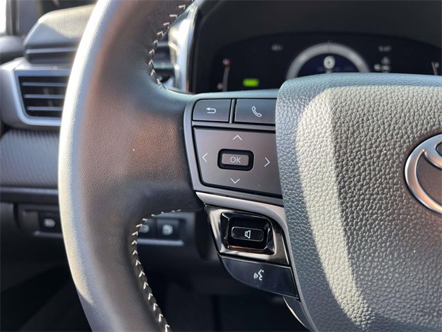 Used 2025 Toyota Camry SE w/ Convenience Package image 17