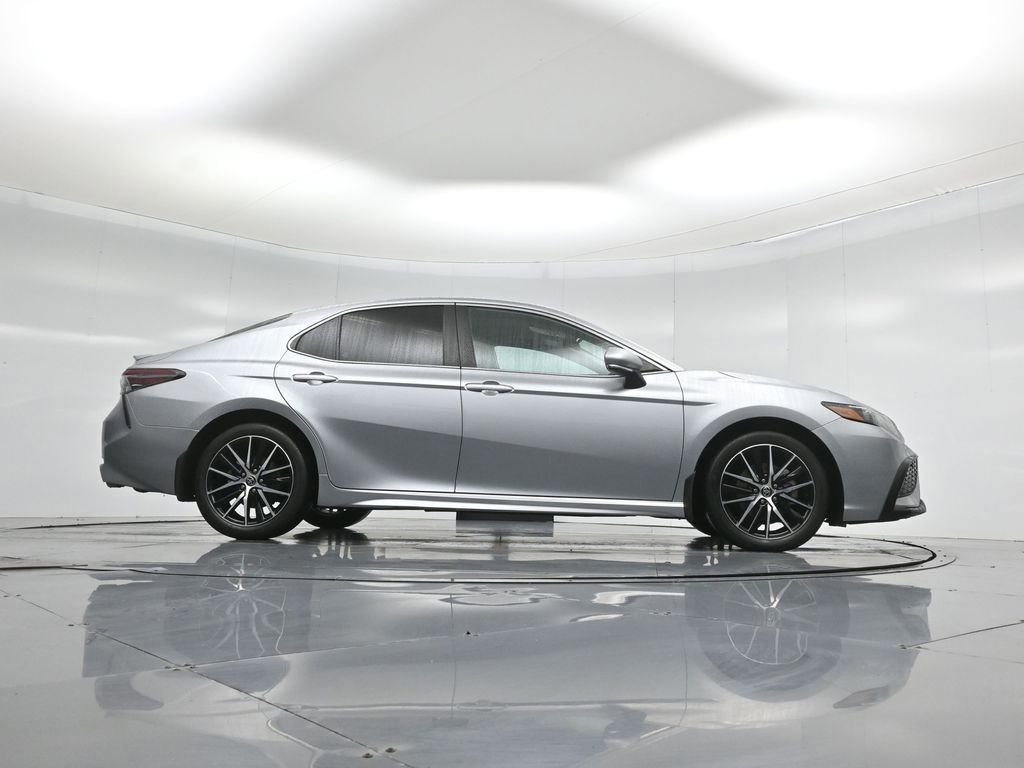 Used 2024 Toyota Camry SE image 10