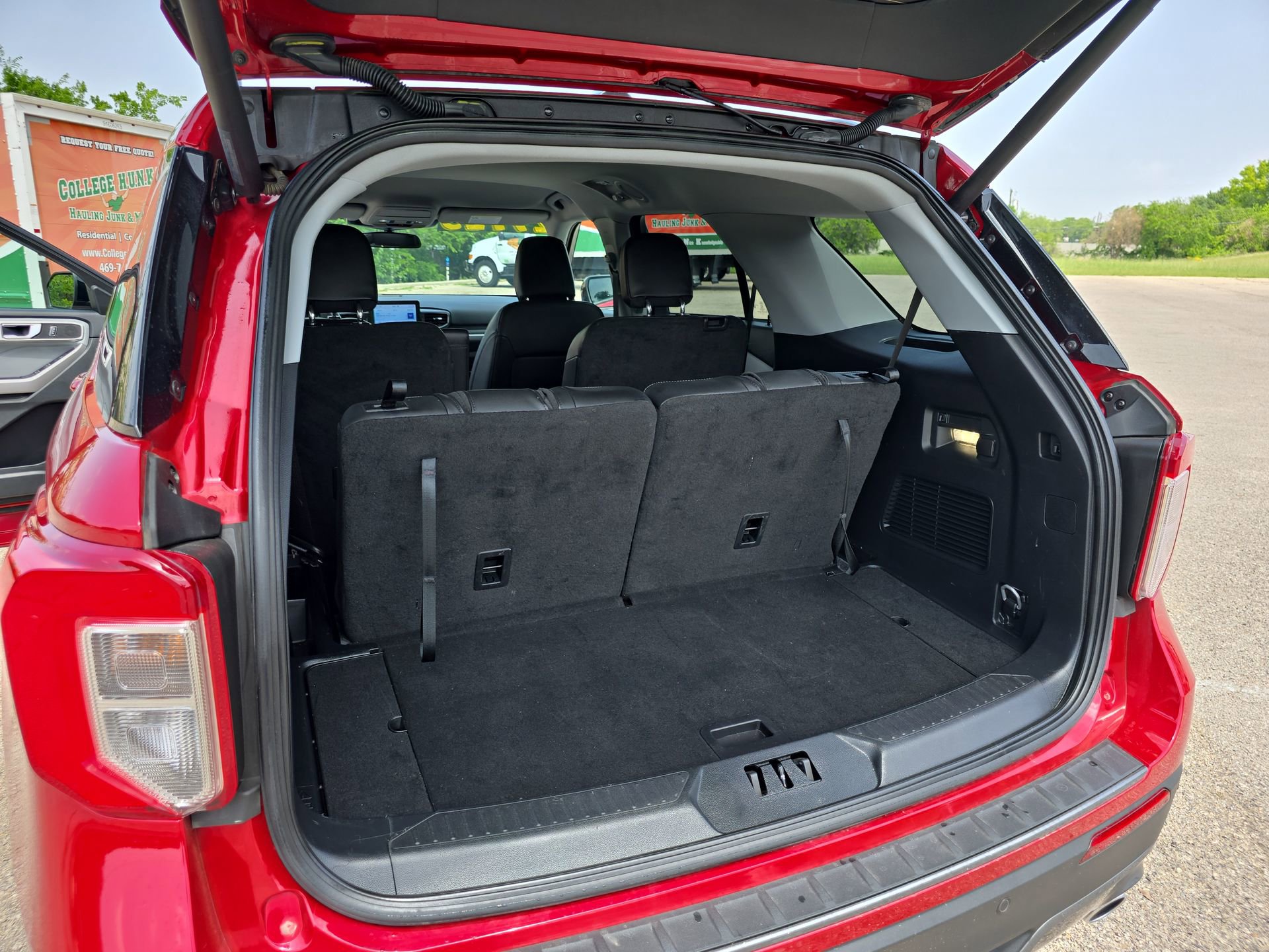 Certified 2023 Ford Explorer XLT w/ Equipment Group 202A RWD image 22