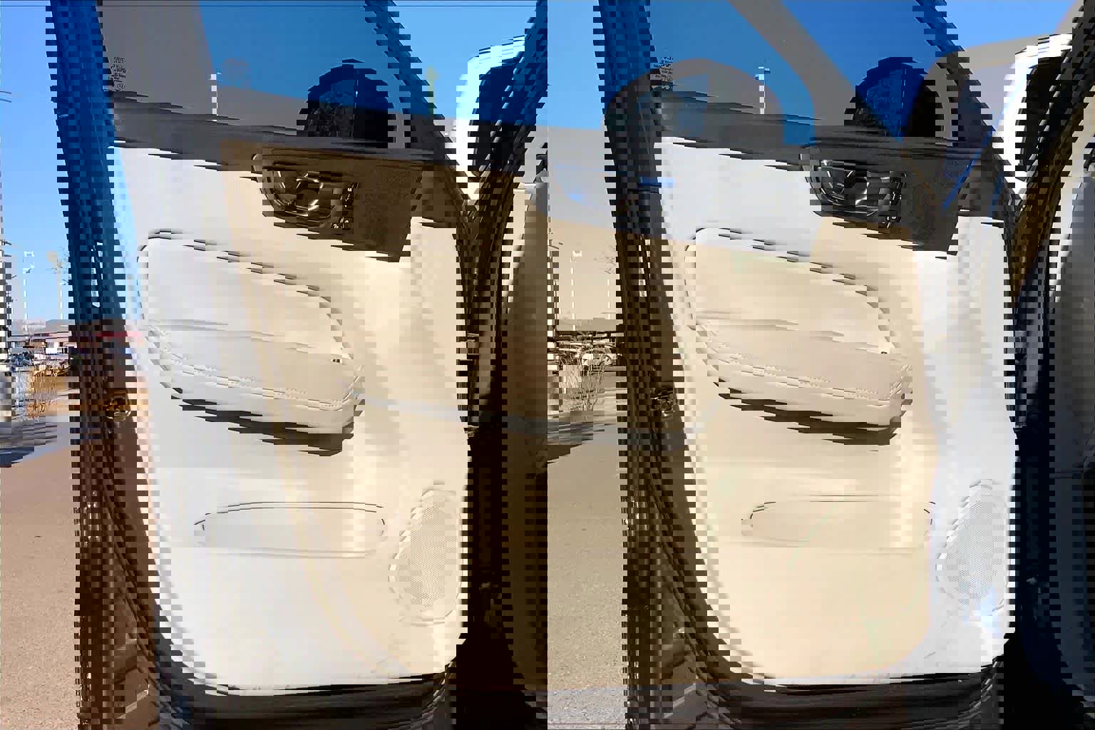 Used 2022 Volvo XC60 B5 Momentum w/ Protection Package Premier image 21