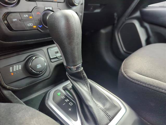 Used 2023 Jeep Renegade Latitude AWD/4WD image 13