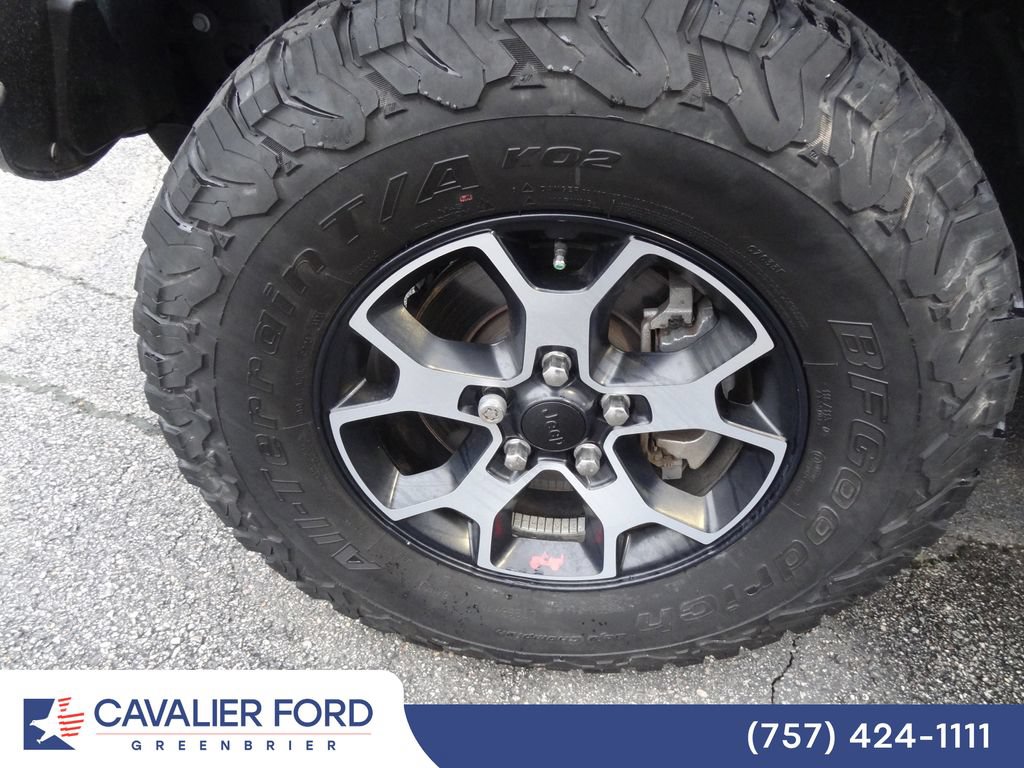 Used 2022 Jeep Wrangler Unlimited Rubicon w/ Cold Weather Group AWD/4WD image 15