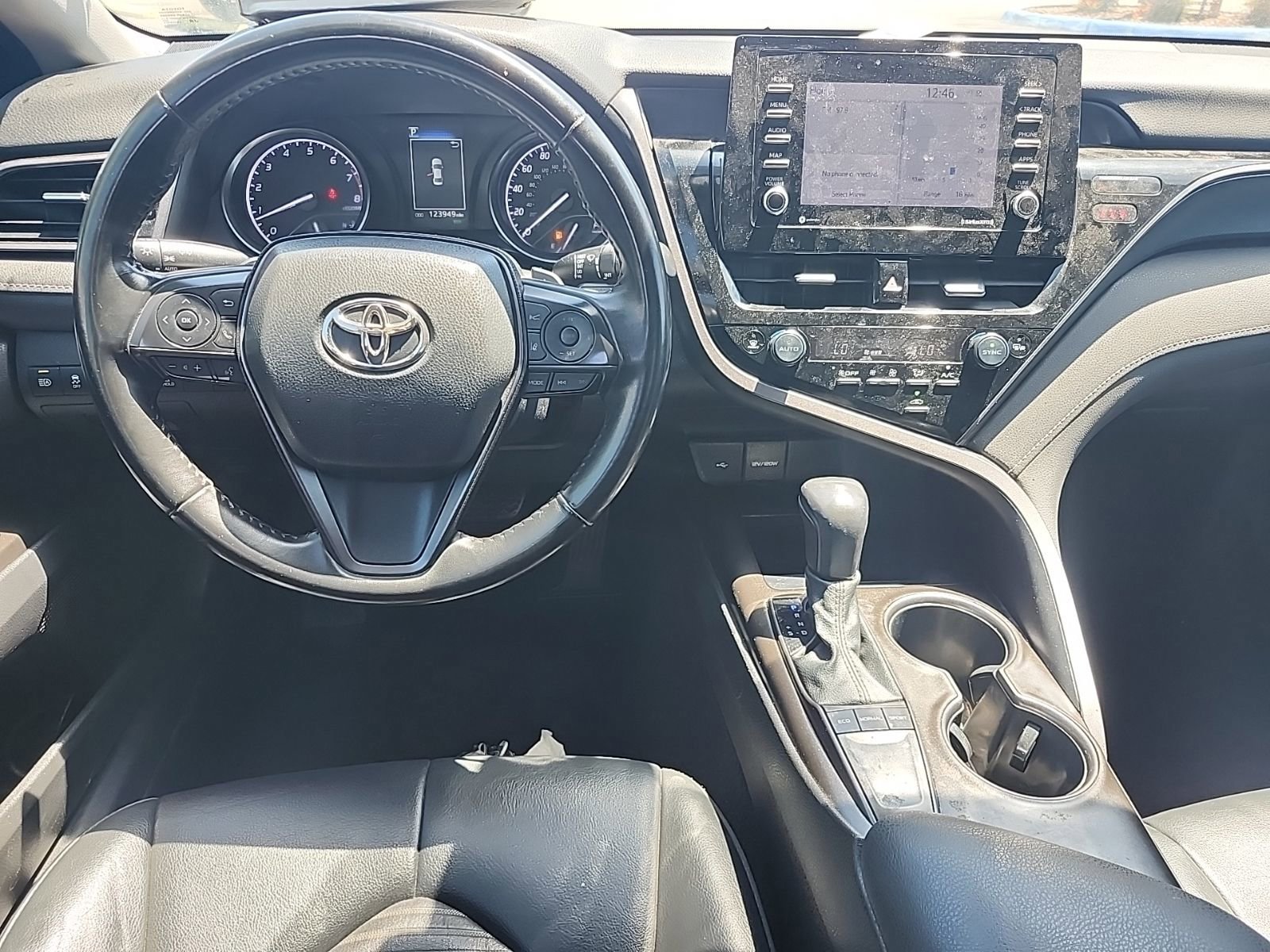 Used 2022 Toyota Camry SE w/ Convenience Package FWD image 6