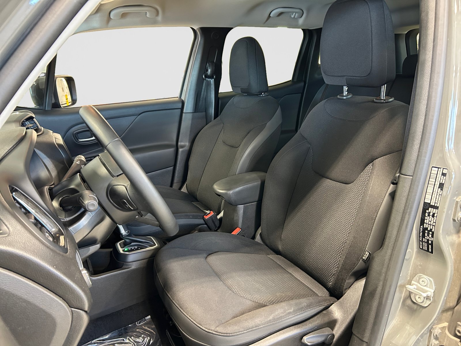 Used 2020 Jeep Renegade Altitude FWD image 11