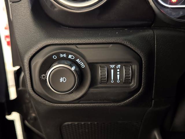 Used 2021 Jeep Wrangler Unlimited Sahara AWD/4WD image 18