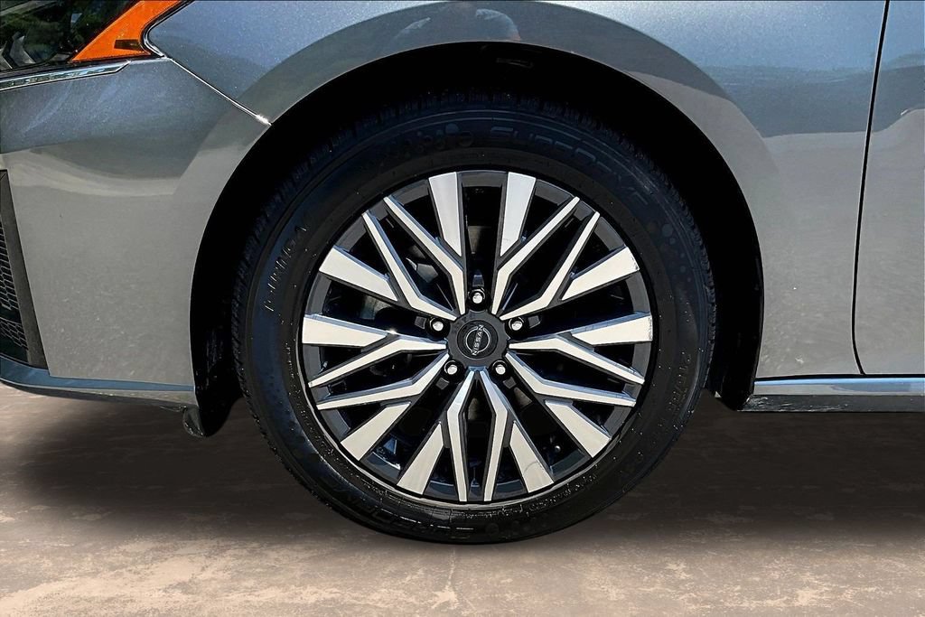 Used 2024 Nissan Altima 2.5 SV FWD image 35