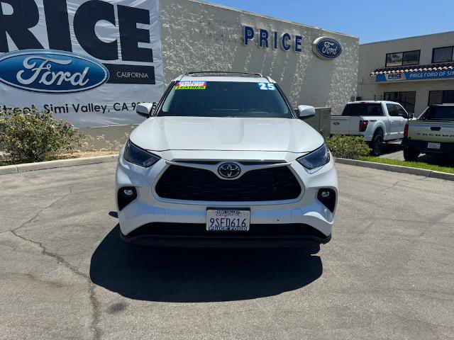 Used 2025 Toyota Highlander XLE FWD image 4