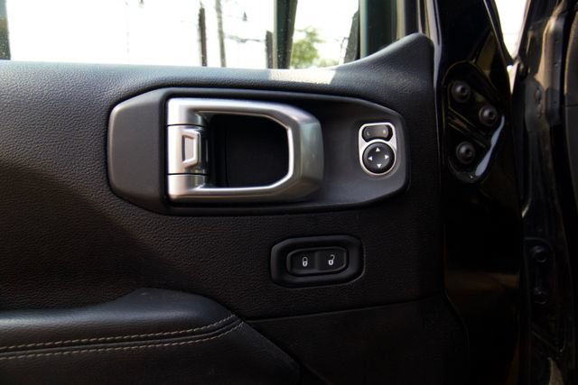Used 2019 Jeep Wrangler Unlimited Sahara w/ Dual Top Group AWD/4WD image 14