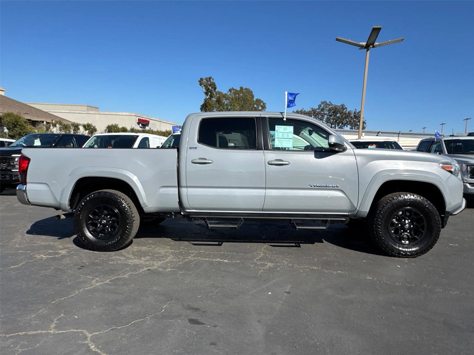 Used 2020 Toyota Tacoma SR5 image 3