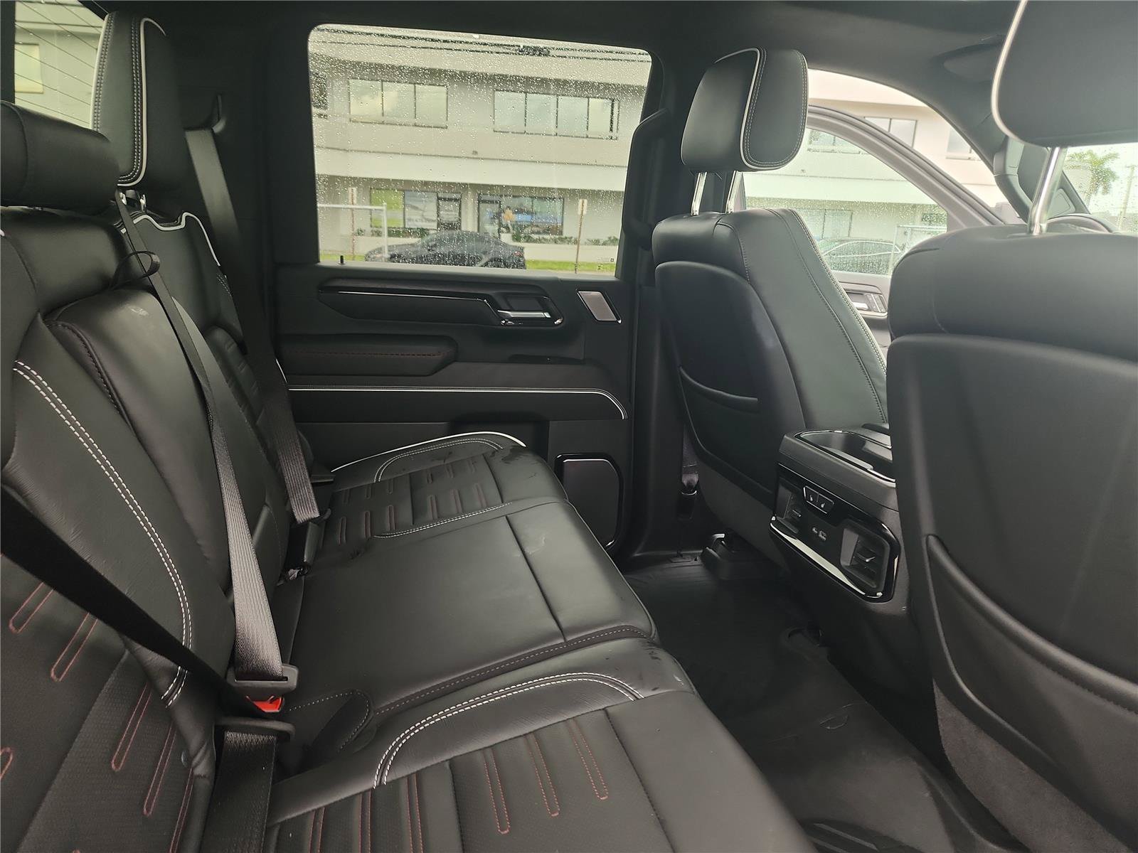 Used 2025 GMC Sierra 2500 AT4X w/ AT4X AEV Edition AWD/4WD image 32
