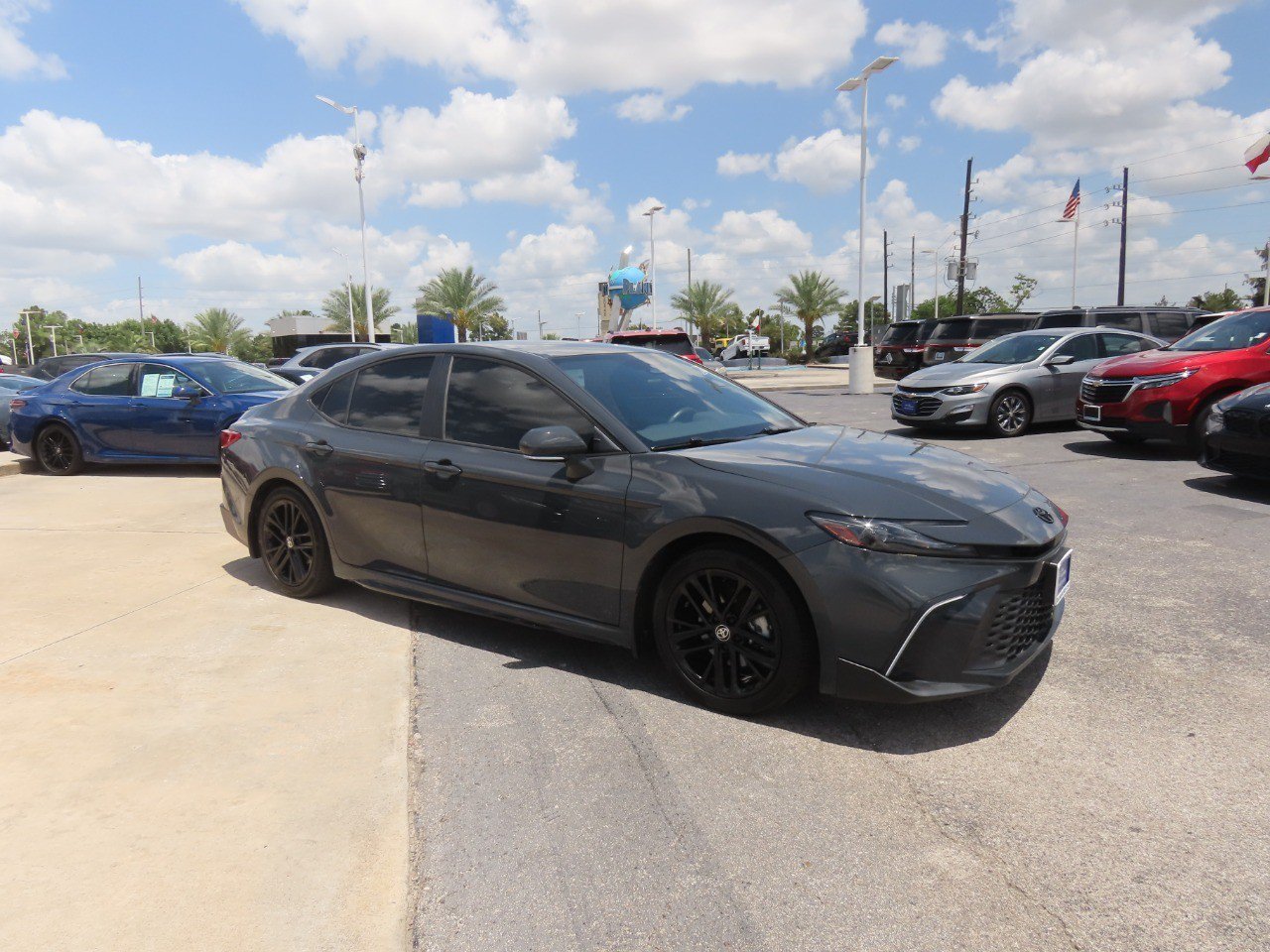 Used 2025 Toyota Camry SE w/ Convenience Package FWD image 6