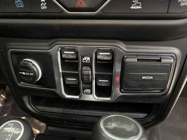 Used 2023 Jeep Wrangler Unlimited w/ Cold Weather Group image 34