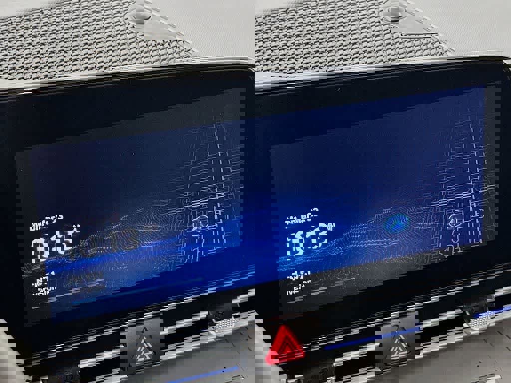 Used 2025 Hyundai Elantra SEL image 19