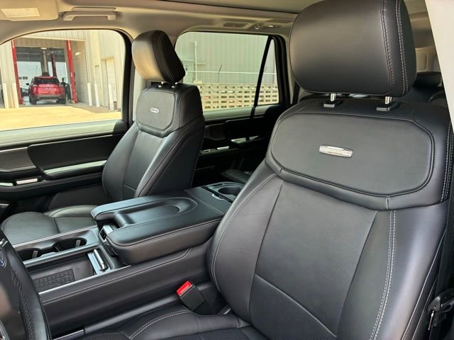 Certified 2025 Ford Expedition Max Platinum w/ Driver's Package AWD/4WD image 8