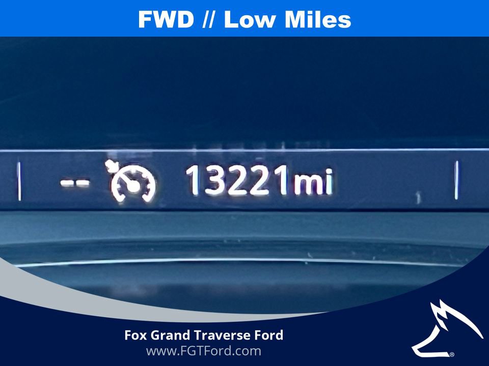 Used 2023 GMC Acadia SLT image 7