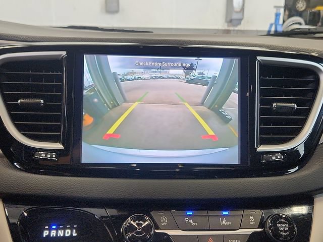 Used 2023 Chrysler Pacifica Touring-L FWD image 20