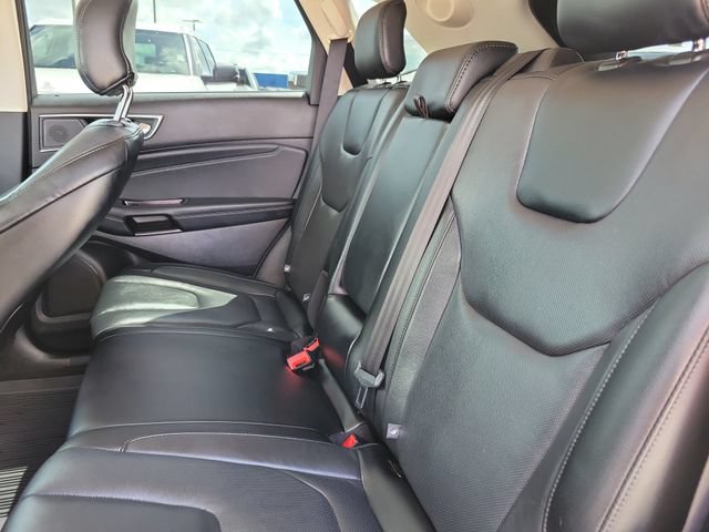 Certified 2019 Ford Edge Titanium w/ Equipment Group 301A AWD/4WD image 17