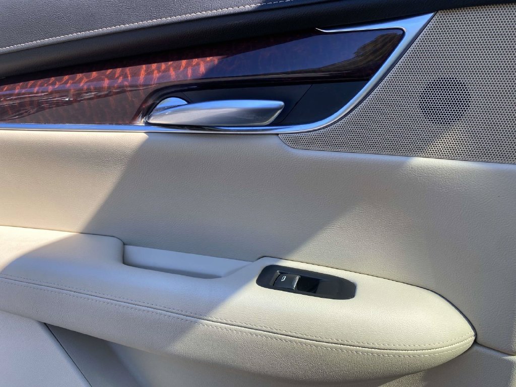 Used 2018 Cadillac XT5 Luxury w/ Driver Awareness Package FWD image 14