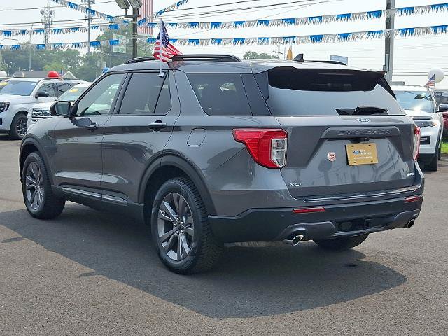 Certified 2022 Ford Explorer XLT w/ Equipment Group 202A AWD/4WD image 4