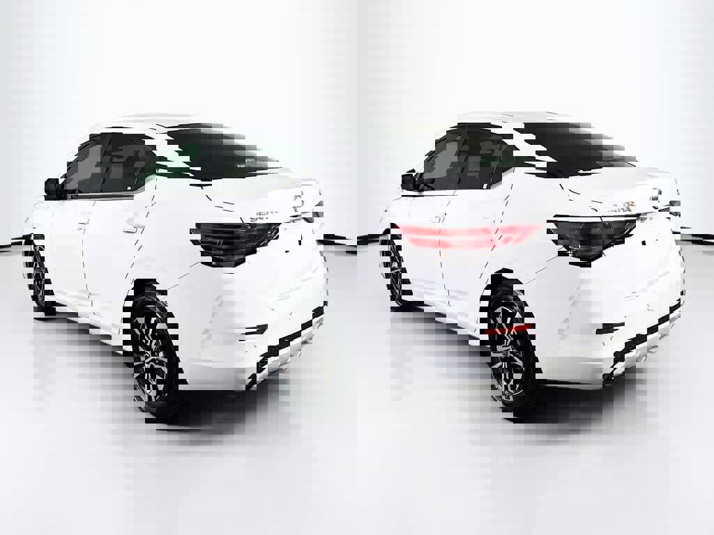 Used 2023 Nissan Sentra SV image 3