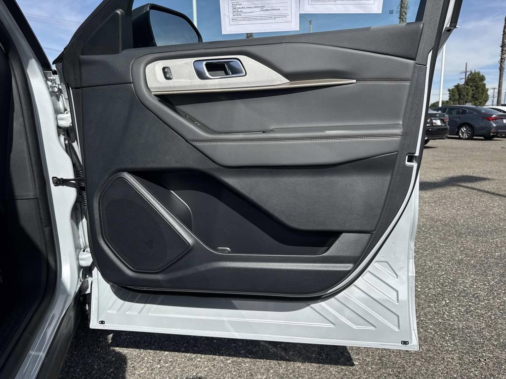 Certified 2025 Ford Explorer Active w/ Active Comfort Package image 29