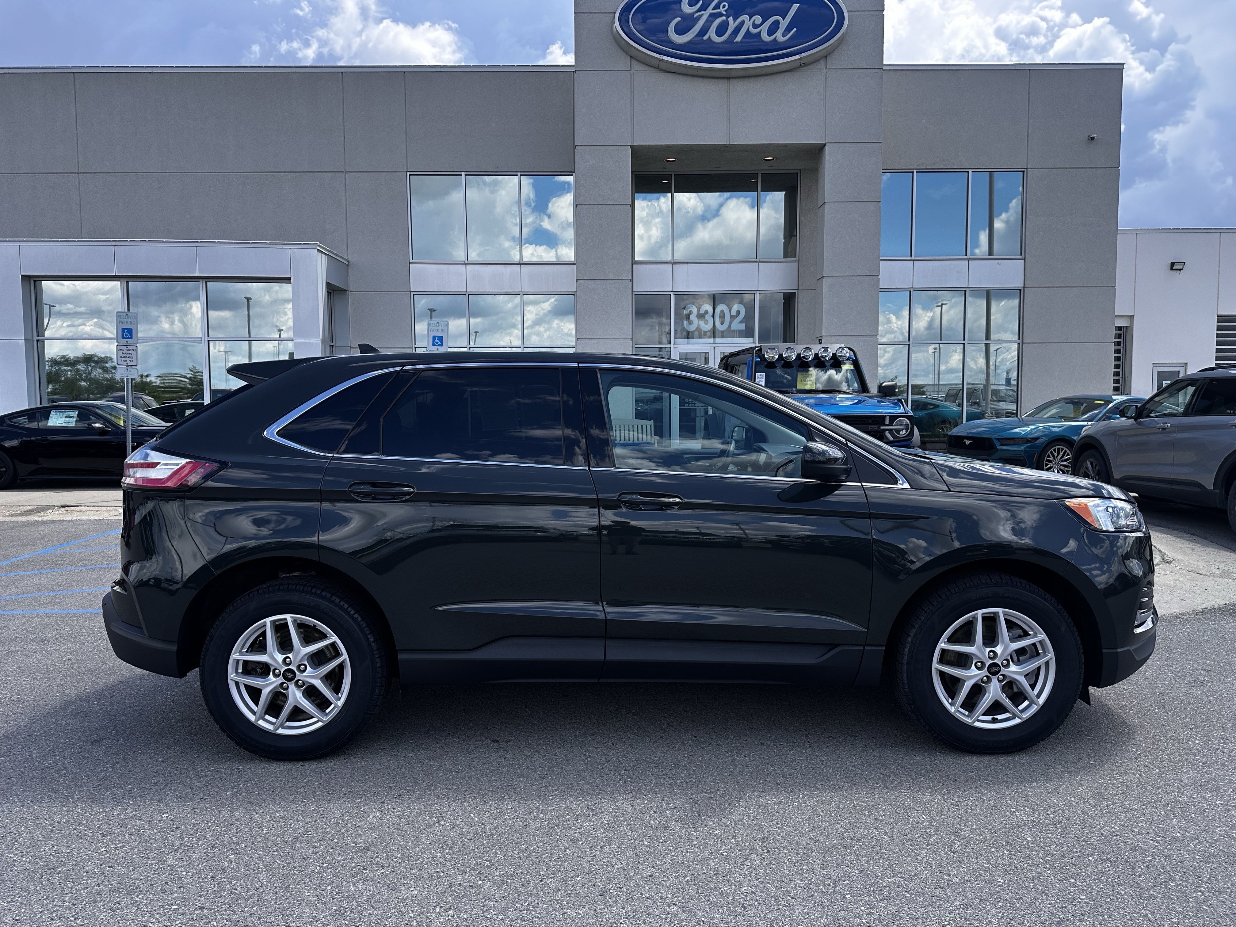 Certified 2024 Ford Edge SEL w/ Convenience Package AWD/4WD image 8