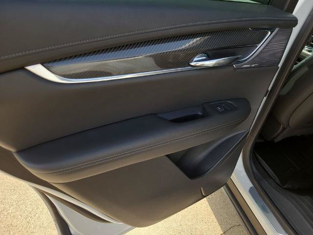 Used 2021 Cadillac XT6 Sport w/ LPO, ONYX Package AWD/4WD image 17