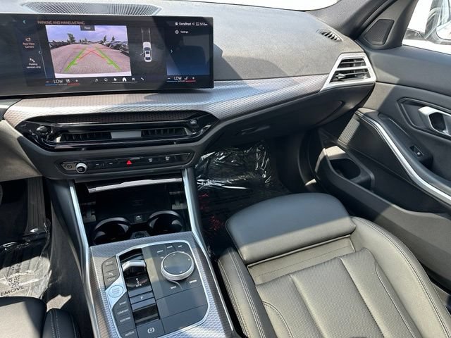 Used 2025 BMW 330i xDrive Sedan AWD/4WD image 16