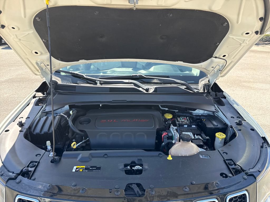 Used 2019 Jeep Compass Latitude image 27