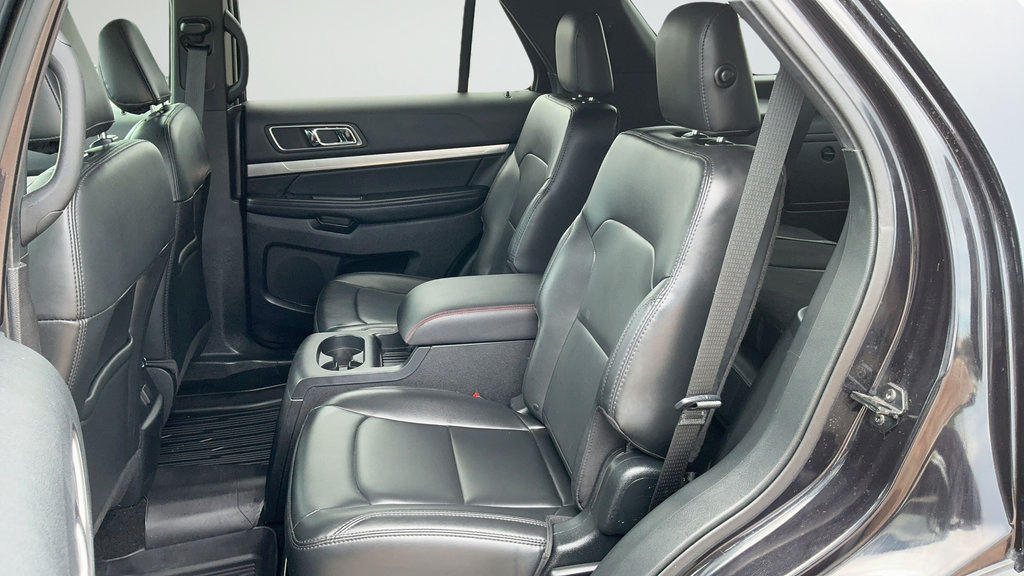 Certified 2019 Ford Explorer XLT w/ Equipment Group 202A FWD image 18