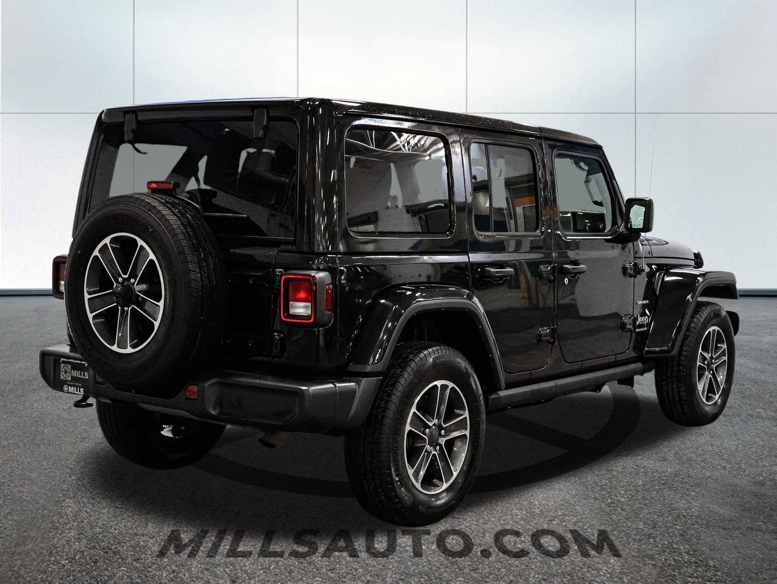 Used 2023 Jeep Wrangler Sahara image 6