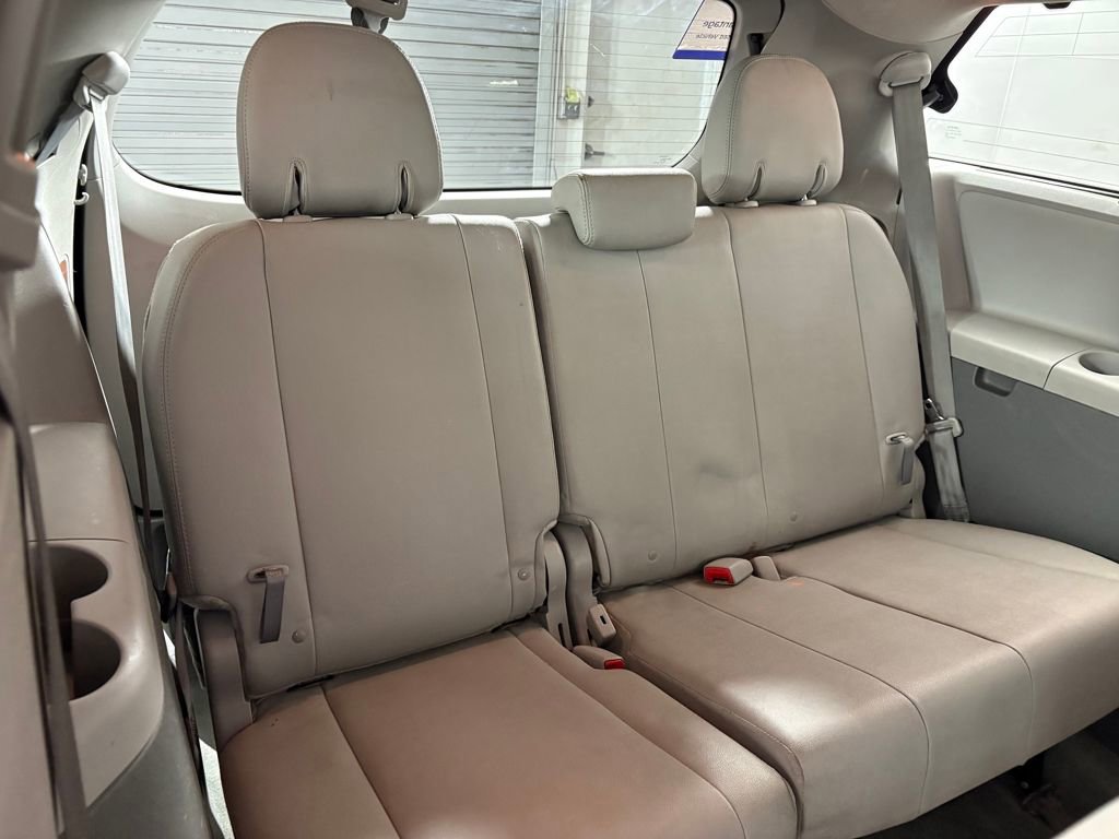 Used 2017 Toyota Sienna AWD image 34