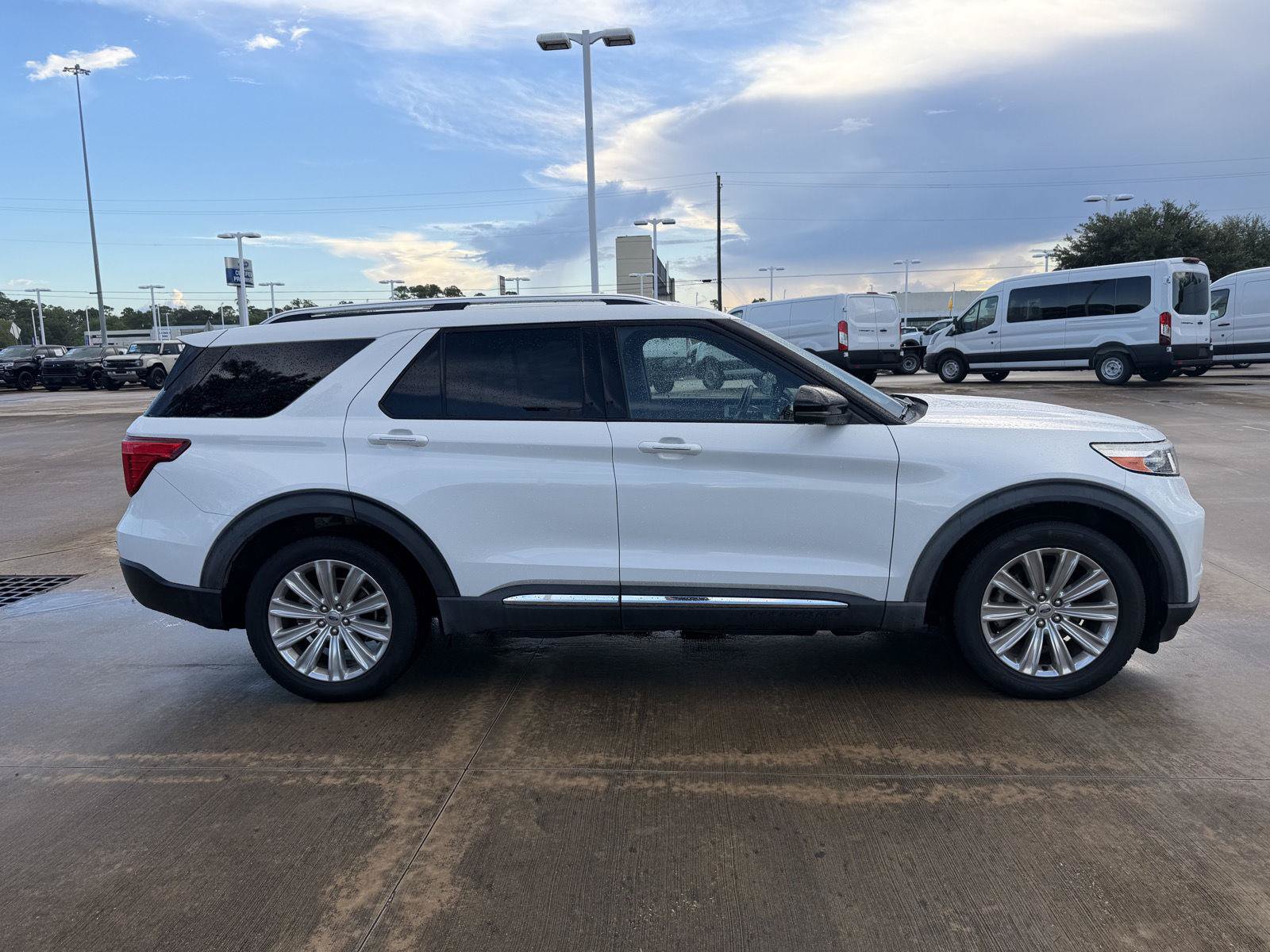Certified 2020 Ford Explorer Limited w/ Class III Trailer Tow Package RWD image 15