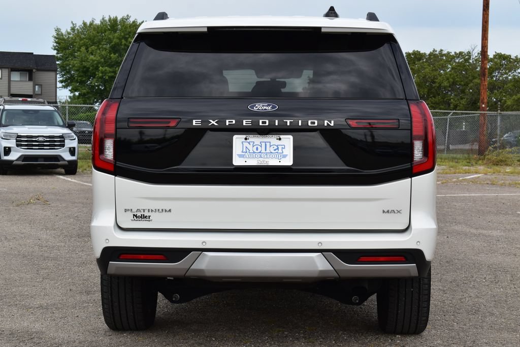 Certified 2025 Ford Expedition Max Platinum w/ Driver's Package AWD/4WD image 8