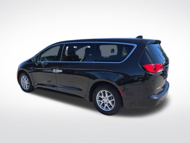 Used 2023 Chrysler Voyager LX FWD image 5