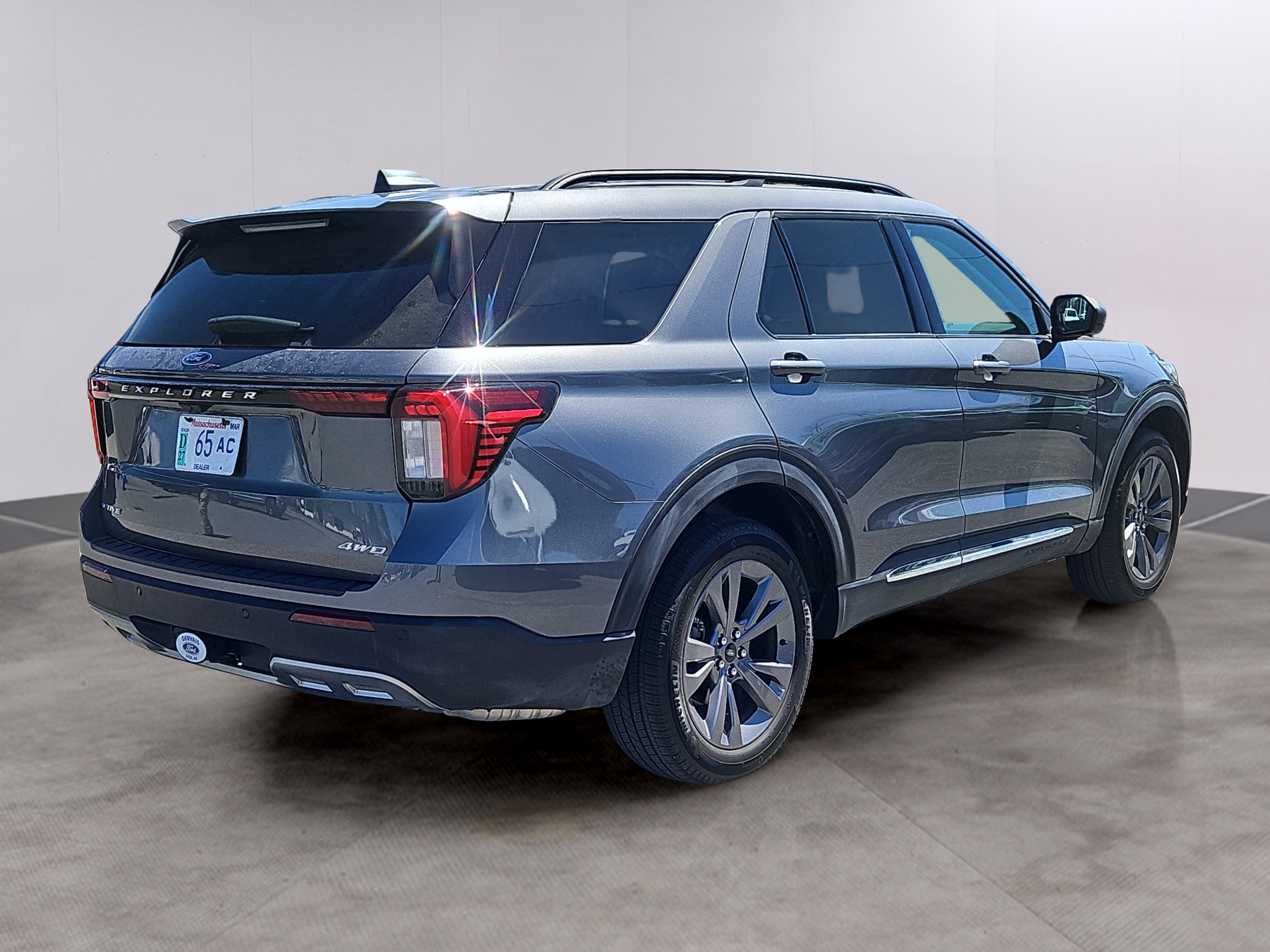 Certified 2025 Ford Explorer Active w/ Active Comfort Package AWD/4WD image 2