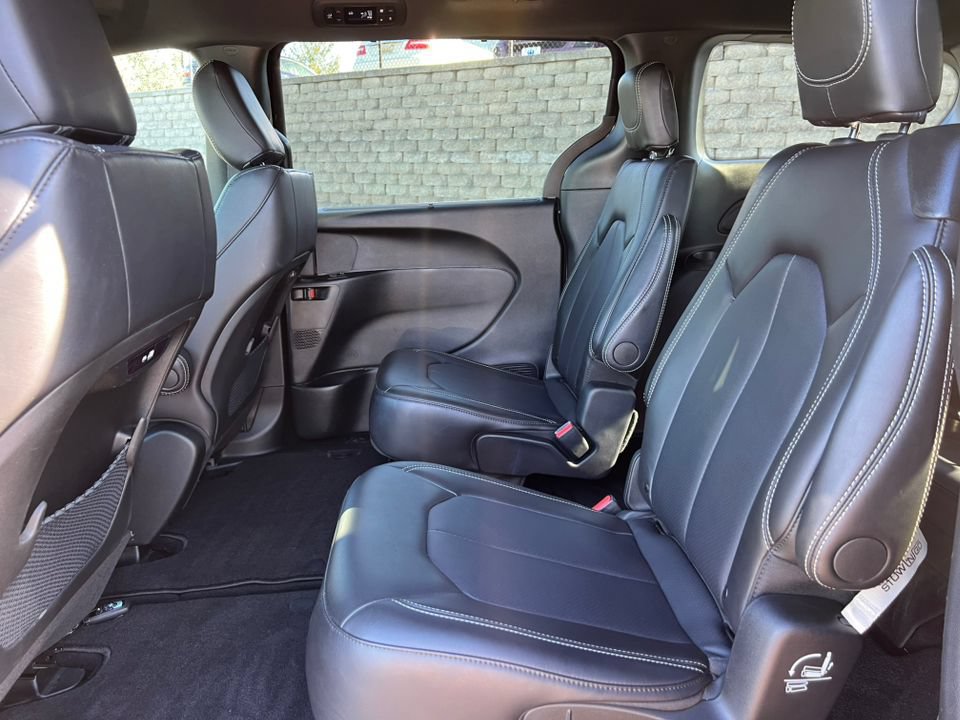 Used 2026 Chrysler Pacifica Select FWD image 4