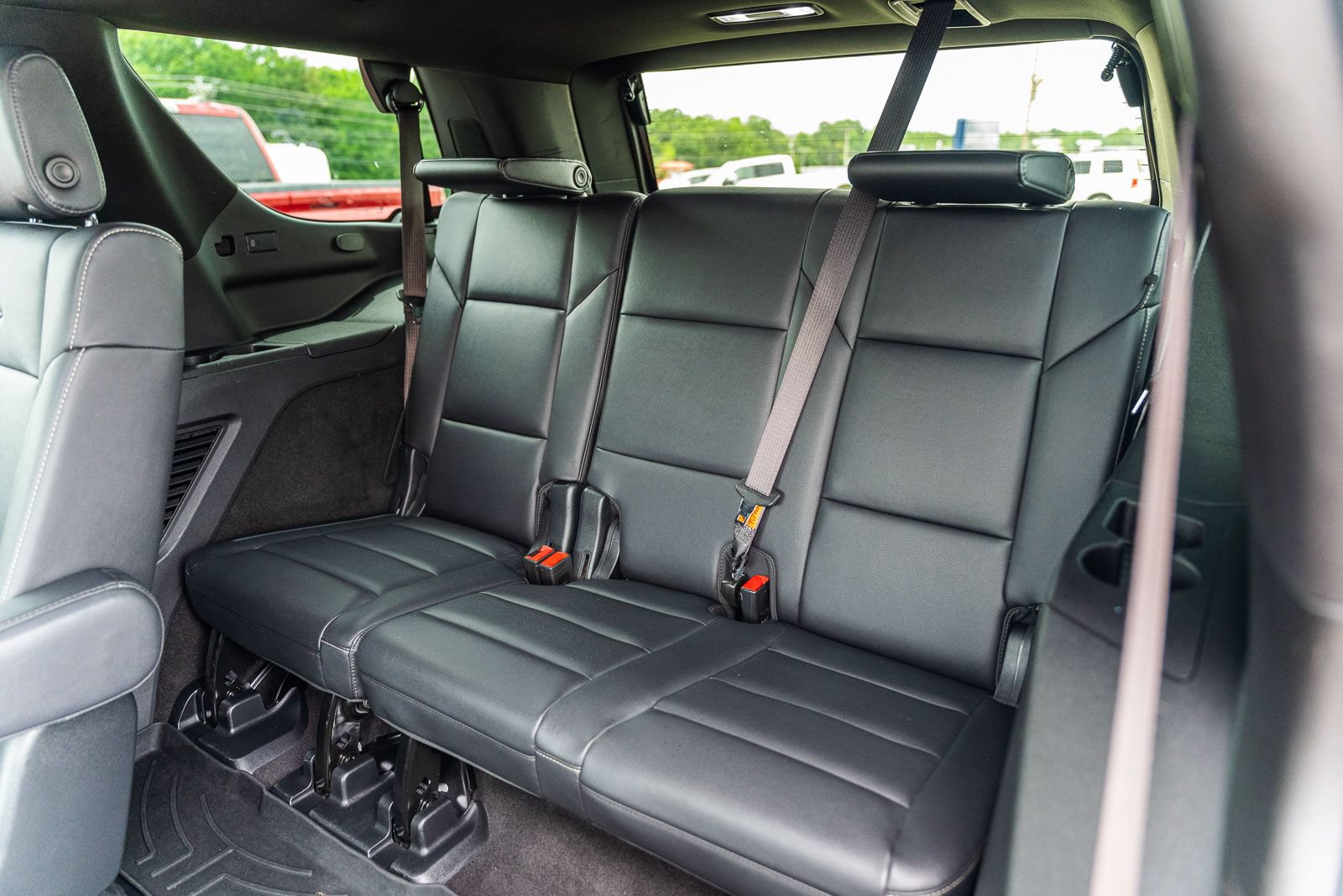 Used 2024 Cadillac Escalade Luxury w/ LPO, Floor Liner Package AWD/4WD image 18