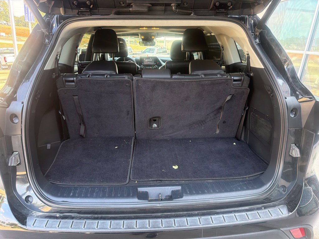 Used 2022 Toyota Highlander XLE FWD image 11