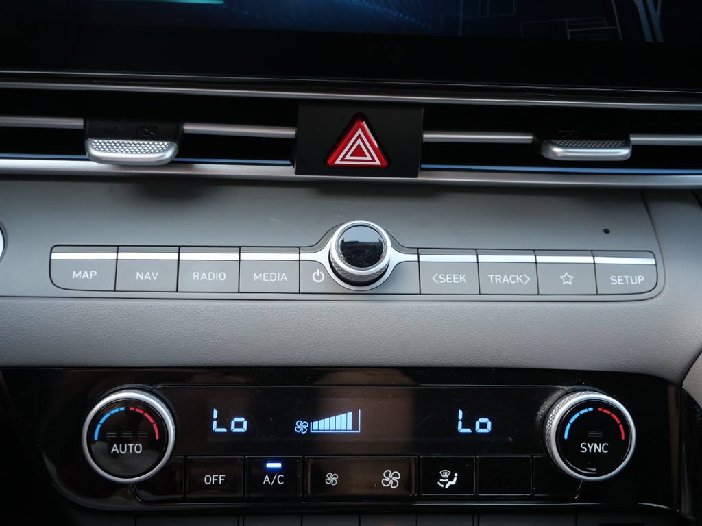 Used 2025 Hyundai Elantra SEL FWD image 27