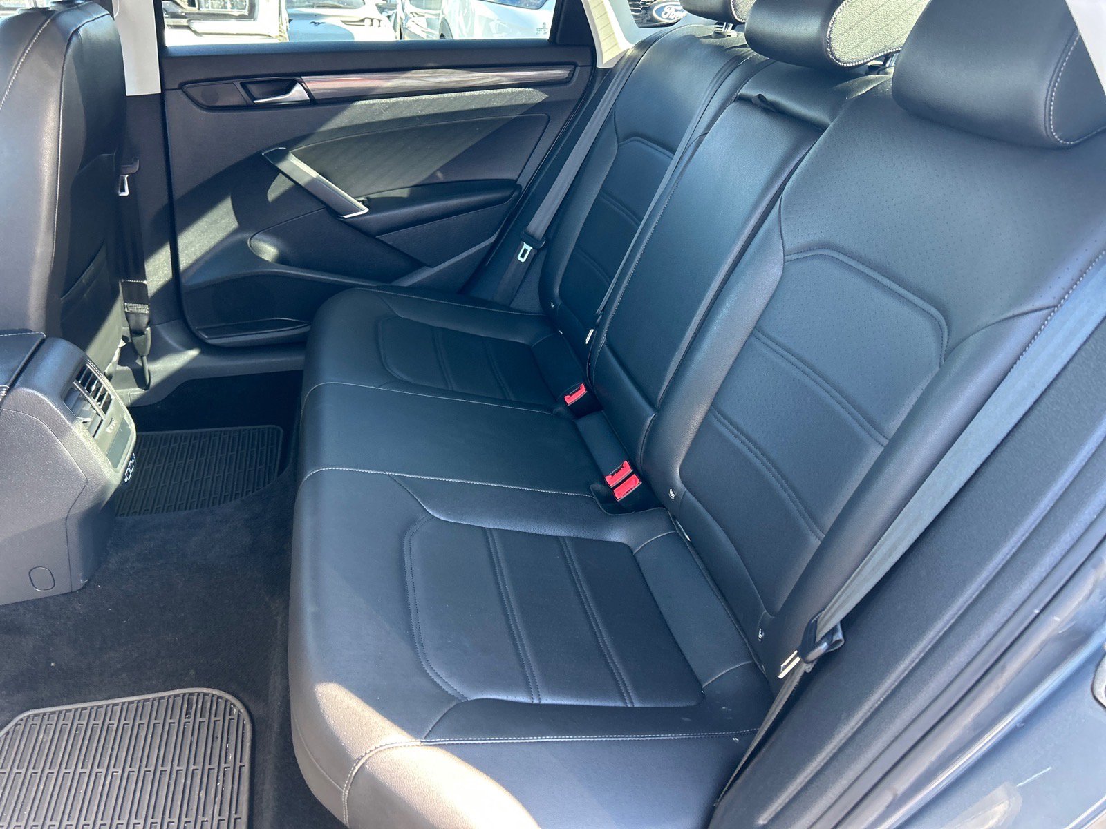 Used 2020 Volkswagen Passat 2.0T R-Line image 12