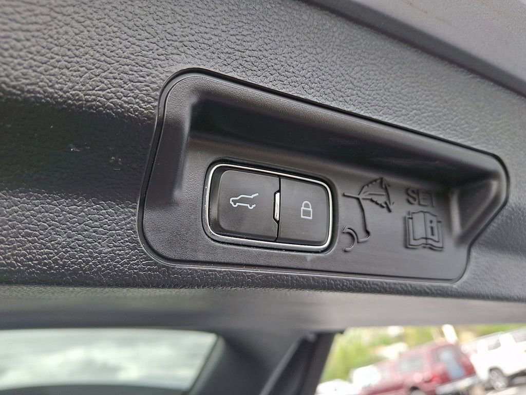 Certified 2023 Ford Explorer XLT w/ Equipment Group 202A AWD/4WD image 31