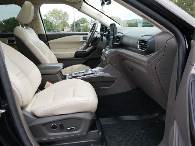 Certified 2020 Ford Explorer Platinum w/ Premium Technology Package AWD/4WD image 15